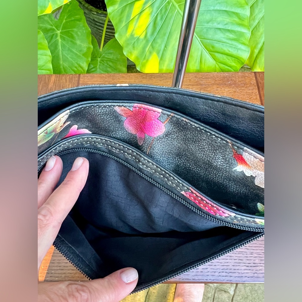 Rosetti Black Handbag W/Pink Magnolia Flowers Rivet Details - Picture 4 of 7